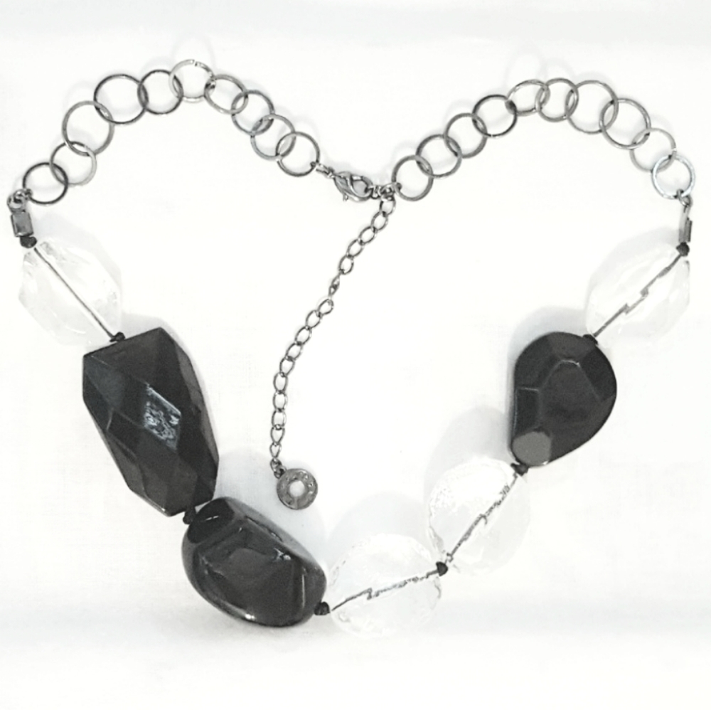 19.5" Black and clear bead necklace pre owned